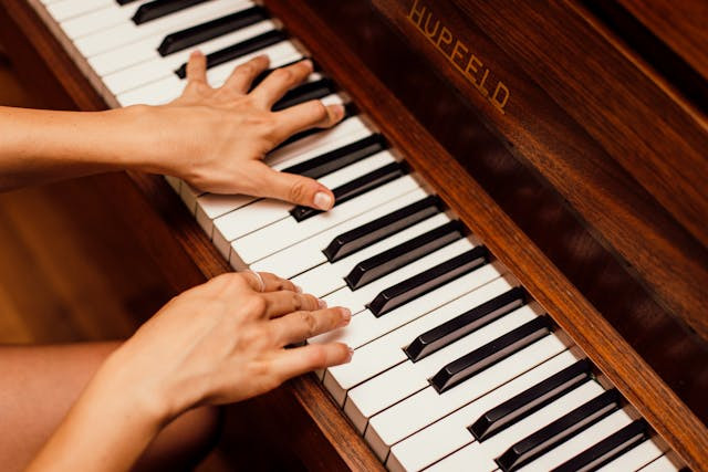 I can give you coaching time with piano practise (virtually)